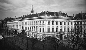 Ansicht der historischen Fassade, 1865 / �Bild: Albertina