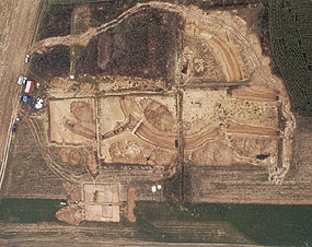 Luftaufnahme des Grabh�gels 1, September 1996